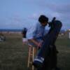 Joxelle Velazquez, secretario de la Sociedad de Astronomía del Caribe, prepara su telescopio Dobsonian de 8" para la mega-observación de las 100 Horas de Astronomía en el Morro.