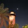 La Luna y Venus, vista desde el Faro de Rincon. Foto por Eddie Irizarry.