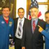 De izq. a der,  Mike Foreman, Eddie Irizarry (Soc.Astronomia del Caribe), Mike Nolan (Dir.Observatorio de Arecibo) y Jose Hernandez.